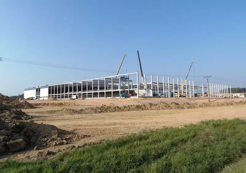 Steelcase investiert 24 Mio. EUR in eine neue Fertigungsstätte in Stribro