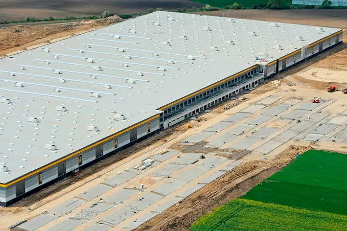 Panattoni leitet einen neuen Bauabschnitt für die Amazon-Anlagen ein