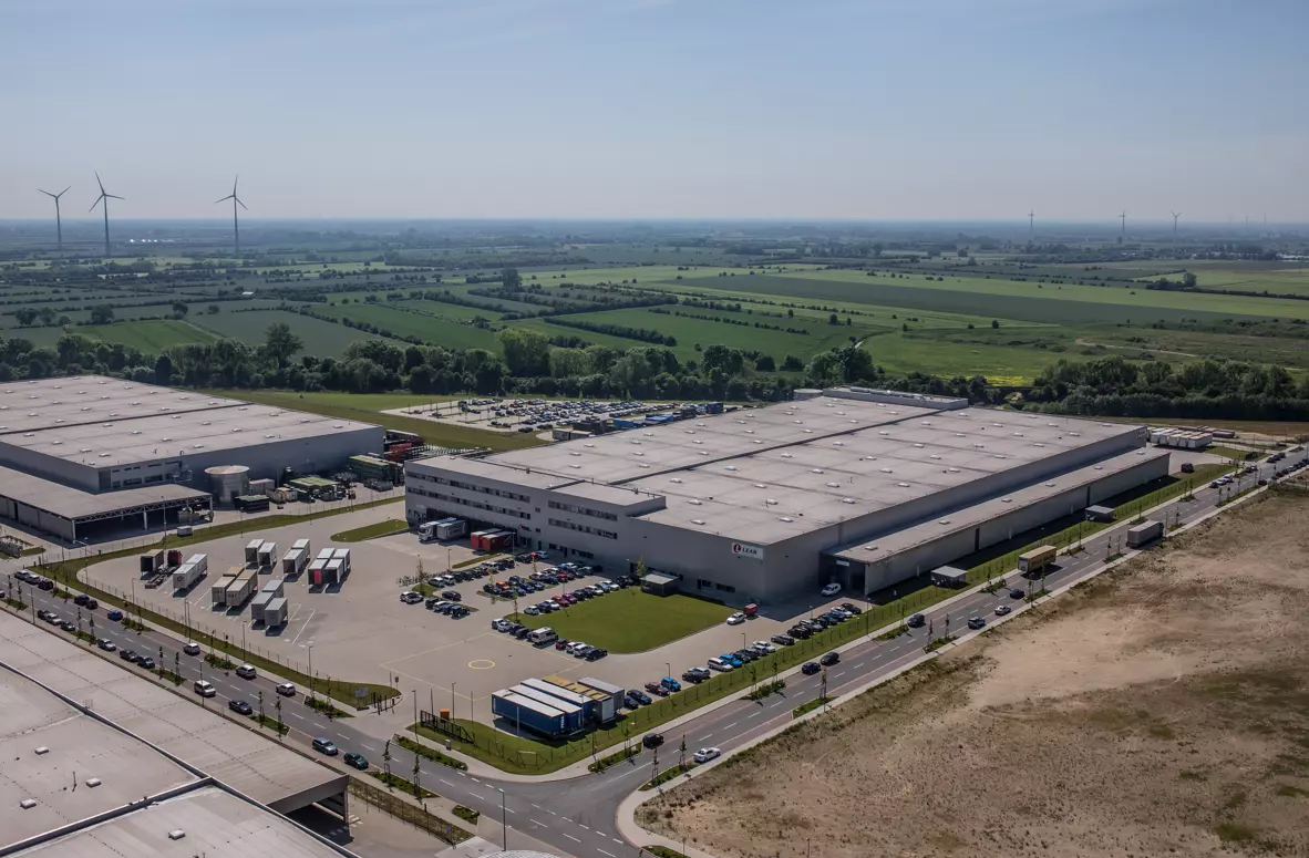 Panattoni übergibt neue Logistikhalle in Bremen an Lear Corporation
