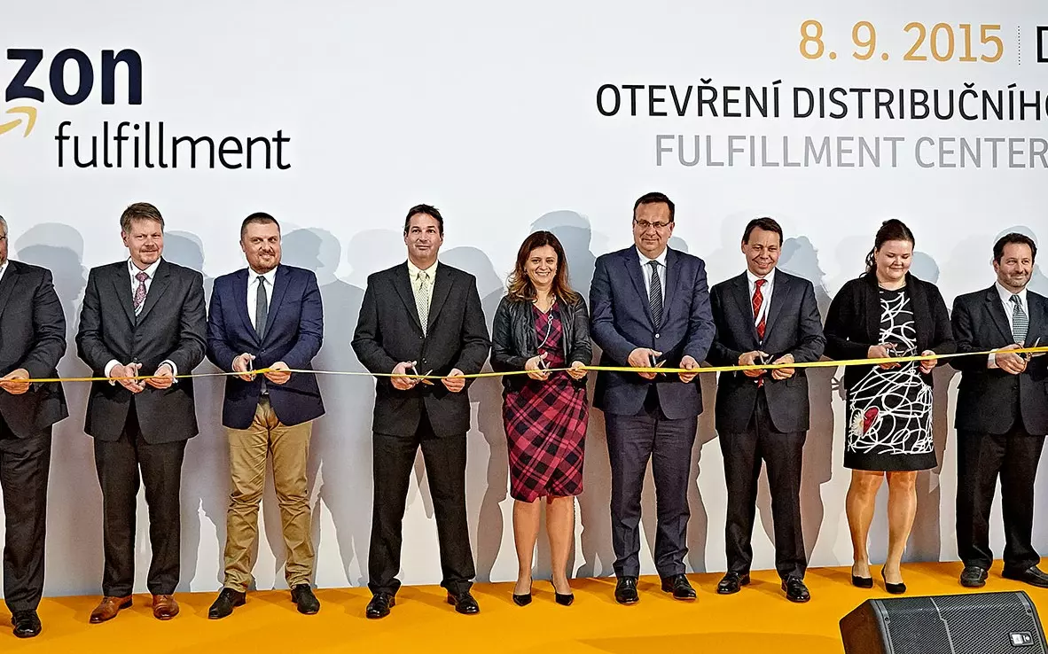 Amazon opens its fulfillment center in Dobrovíz which will create up to 2,000 permanent and 3,000 seasonal jobs by 2018