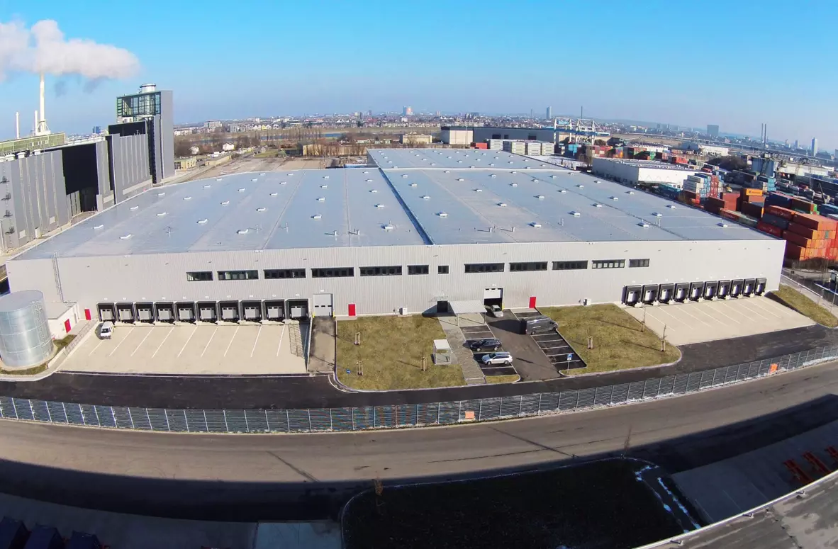 Amazon bezieht Halle in Logistikzentrum im Düsseldorfer Hafen 