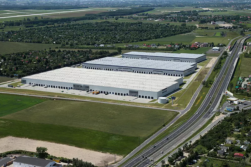 Panattoni extends contracts: 29,600 sqm for Inter Cars and Henkel.