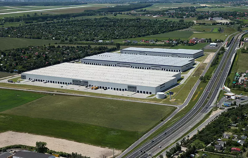 Przedłużenia umów w Panattoni: 29 600 m² dla Inter Cars i firmy Henkel.
