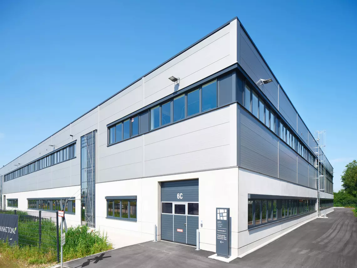 City Dock Kirchheim Halle Grau 2