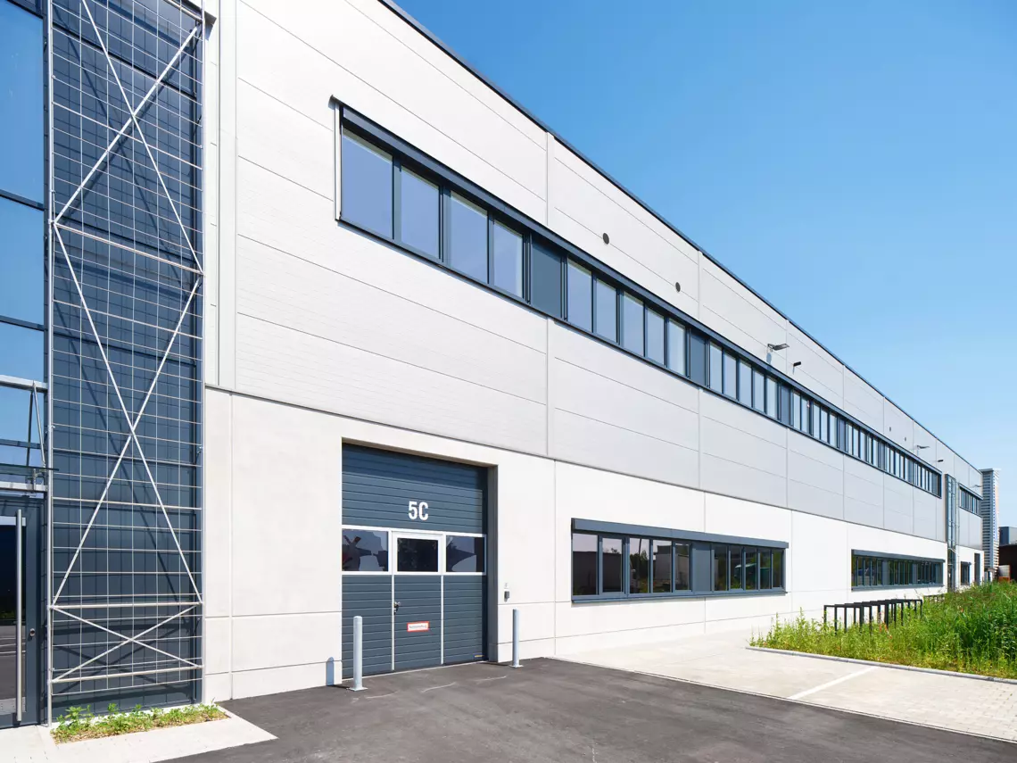 City Dock Kirchheim Halle Grau