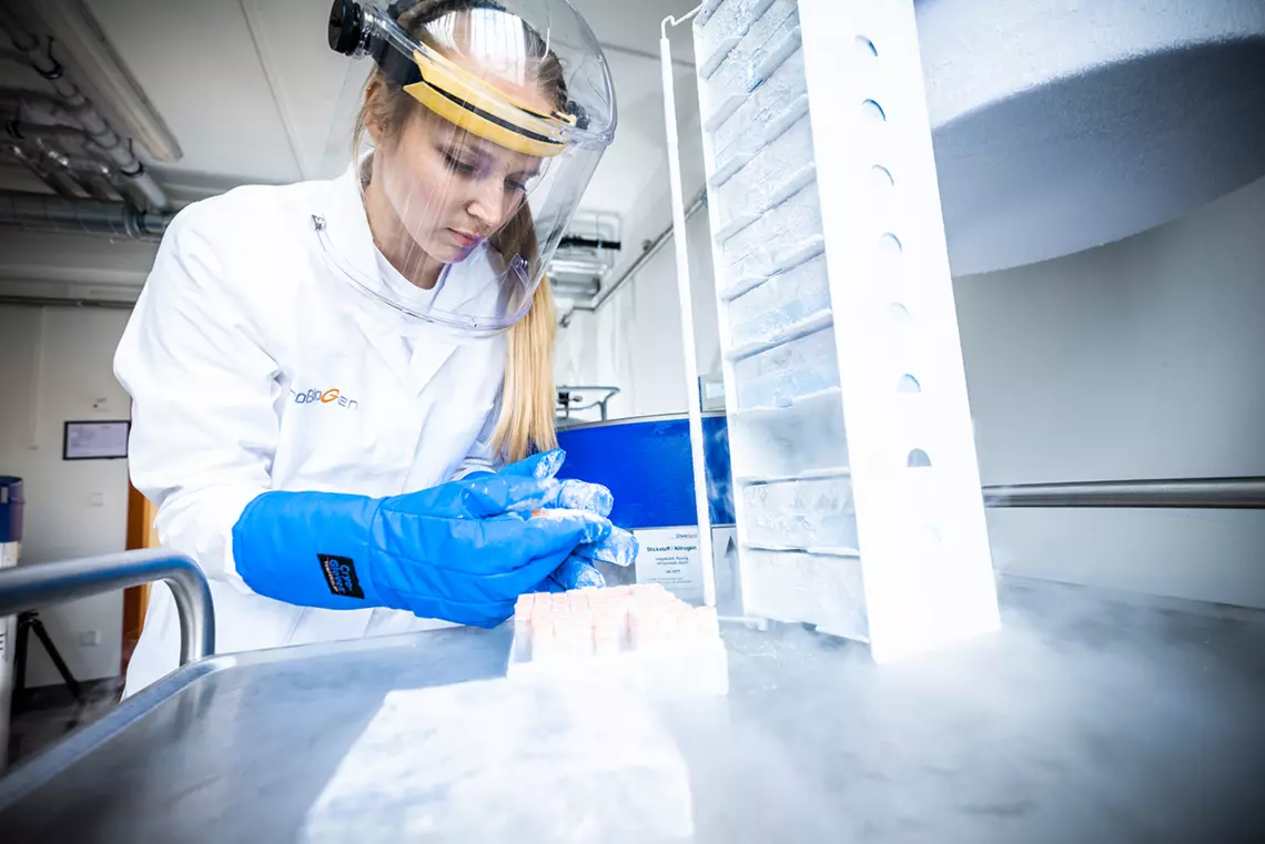 210693_ProBioGen_Virology_Cryo_Storage_Cell_Line_AGE1.CR.PIX_100px